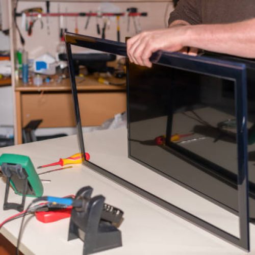 Repair LCD TV, disassembly LED panel of television screen